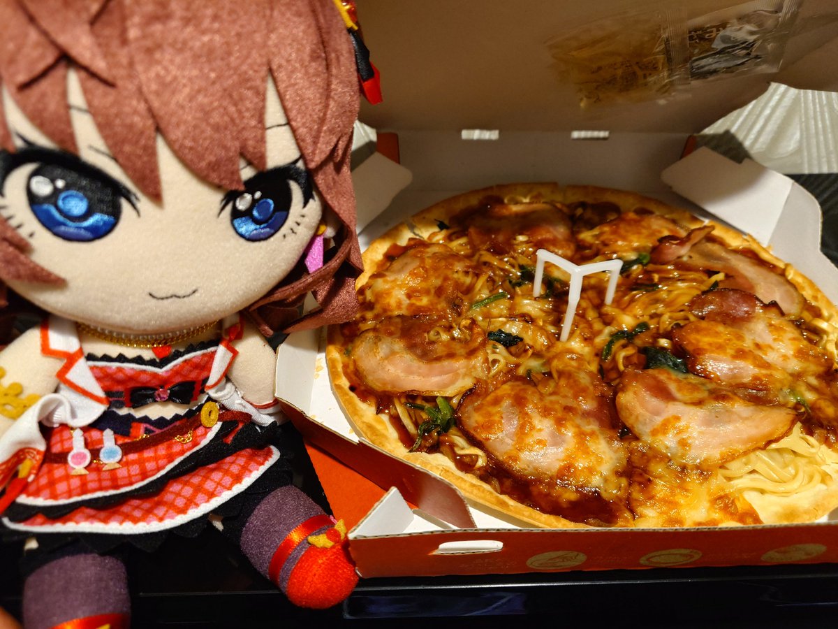 ピザハットさんから期間限定の横浜家系ラーメンピザが販売されたので