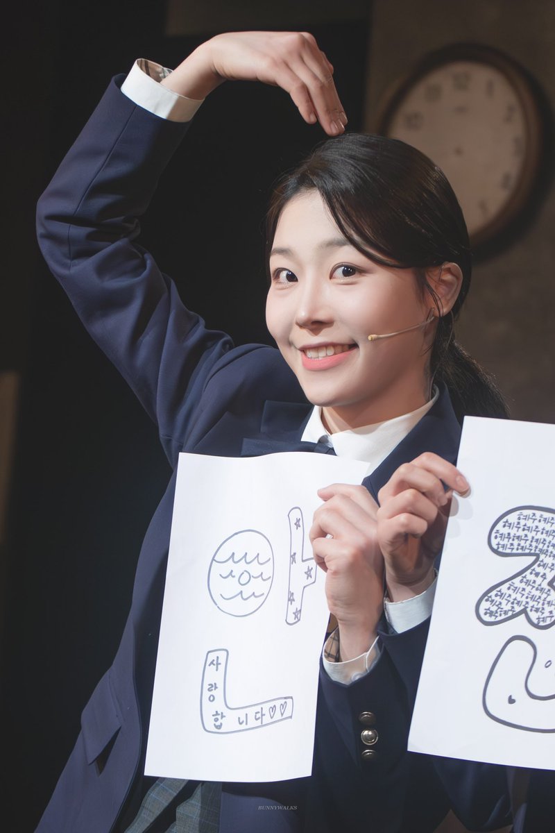 bunnywalks's tweet photo. 260305 | A여고 사서의 영광과 비극
산실데이 관객과의 대화 포토타임

♡。·˚˚·  ·˚˚·。♡

#선유하 명경 https://t.co/FzCi1Ah0oS