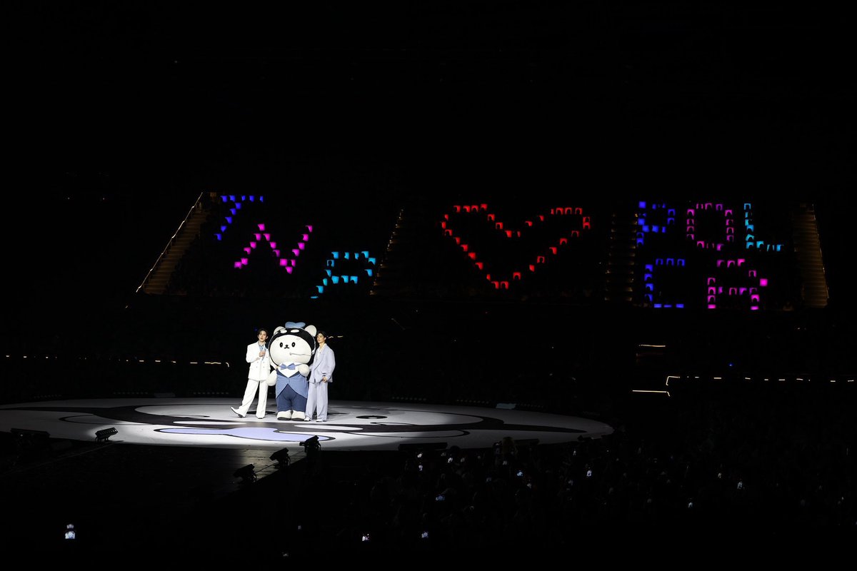 A•M LIGHT BOX tweet media