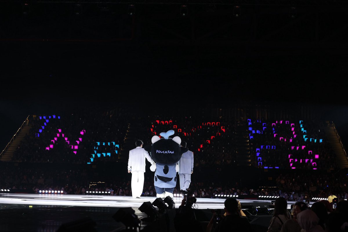 A•M LIGHT BOX tweet media