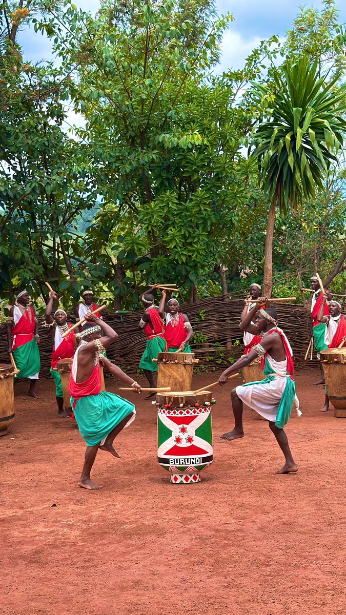 Découvrez le cœur battant du Burundi🇧🇮
Au Sanctuaire des Tambours de Gishora à Gitega, la tradition prend vie à travers chaque rythme et chaque histoire.
Ressentez le rythme, embrassez l’héritage en voyagant  autrement avec <a href="/tanganyikalinks/">tanganyikalinkstours</a> 
📞 Réservez votre tour: +257 
76119310