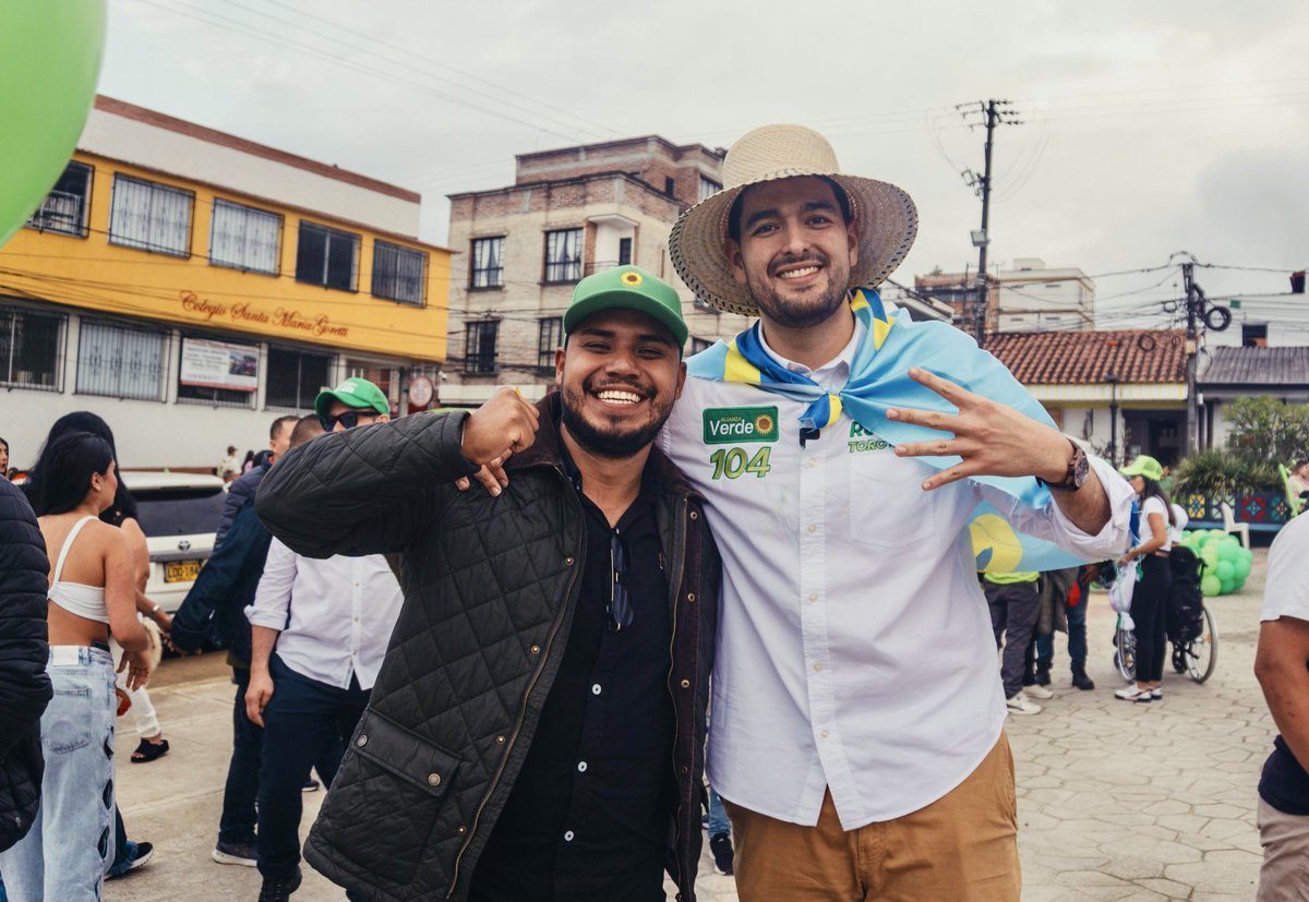 Diegorodri_dq's tweet photo. A horas de las elecciones siguen las difamaciones. Ya no solo atacan a Rodri, ahora también a su equipo, a mí, por el trabajo serio que hemos hecho en Santa Rosa. 

A la ciudadanía consciente les digo: ¡TIENEN MIEDO. NO PASARÁN! Saquemos esos dinosaurios este domingo.🌻 VERDE 104 https://t.co/0h3vTpLrtv