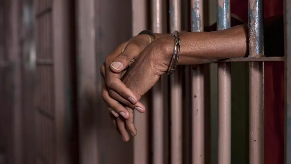 MagazineJimbere's tweet image. ⚖️ Une peine d’un an de prison et une amende de 500 000 FBu : telle est la sanction infligée à Mukezangango, un homme de 59 ans, par le tribunal de la commune de #Muyinga(@BuhumuzaProvinc), pour détention de 26 sacs d’engrais volés(x.com/i/status/20274…)

📅 Après l’audience du