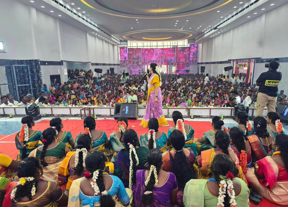 இன்று,விழுப்புரம் கிழக்கு மாவட்டம், வானூர் மற்றும் திண்டிவனம் சட்டமன்றத் தொகுதி தமிழக மகளிர் உரிமை மீட்புப் பயணத்தில் பங்கேற்று உரையாற்றிய பசுமை தாயகம் தலைவர் முனைவர் #சௌமியாஅன்புமணி அவர்கள் 

#மகளிர்உரிமைமீட்புப்பயணம்
#சிங்கப்பெண்ணேஎழுந்துவா
#GenderEquality 
#ForAllWomenAndGirls