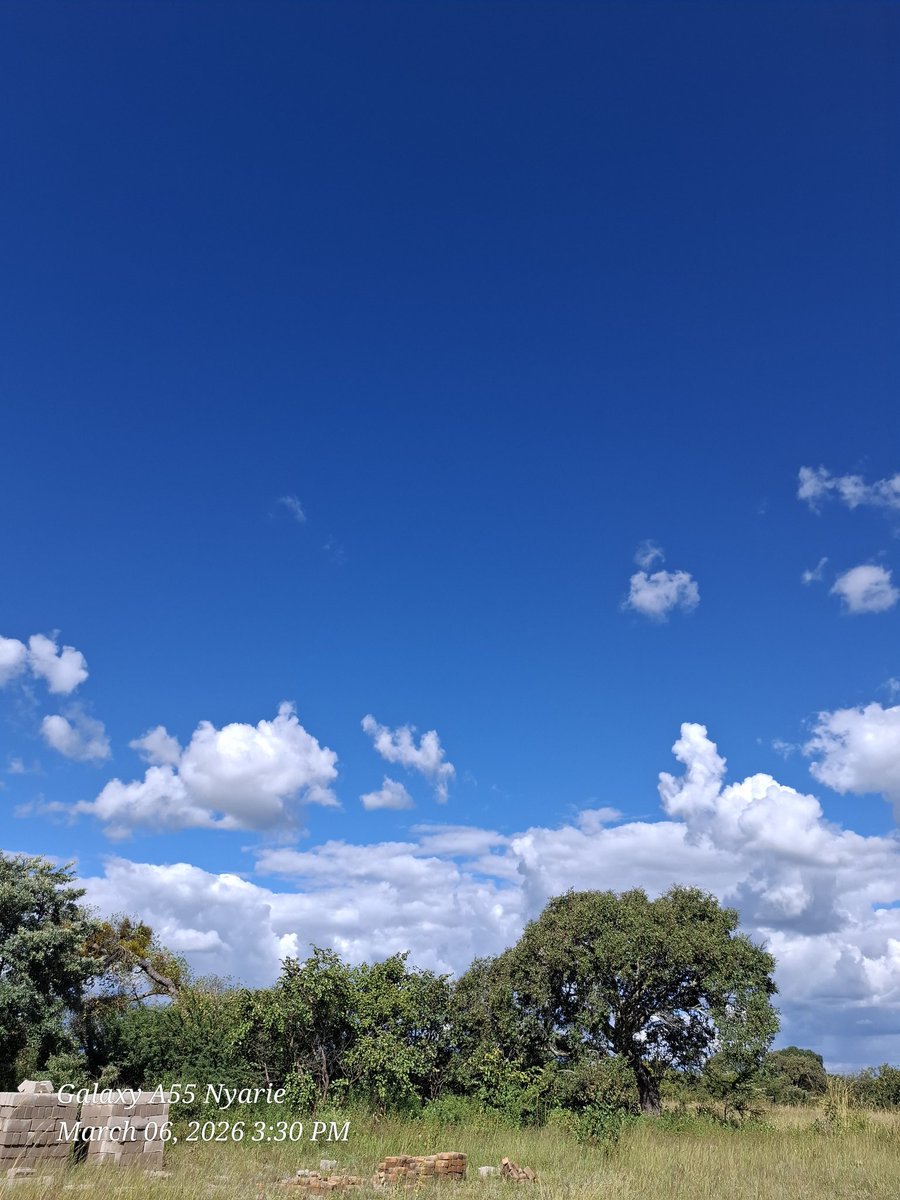 I am Nyarie. I enjoy taking pictures of the sky