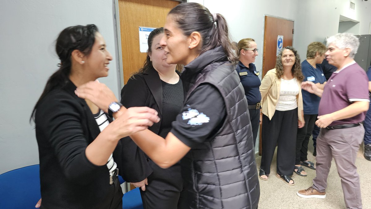 Compartimos un encuentro con mujeres policías en el marco del Día Internacional de la Mujer.
Detrás de cada una de ellas hay un esfuerzo enorme: cumplir con su familia, acompañar a sus hijos y, al mismo tiempo, darlo todo en su trabajo diario para proteger a la comunidad.
Tenemos