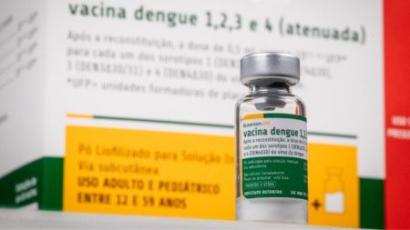 AgenciaFAPESP's tweet image. #Vacina da #dengue mantém 80,5% de eficácia contra casos graves após cinco anos. Publicado em @NatureMedicine, estudo confirma que a Butantan-DV protege de hospitalizações. O imunizante foi desenvolvido pelo @butantanoficial com apoio da #FAPESP. agencia.fapesp.br/57374