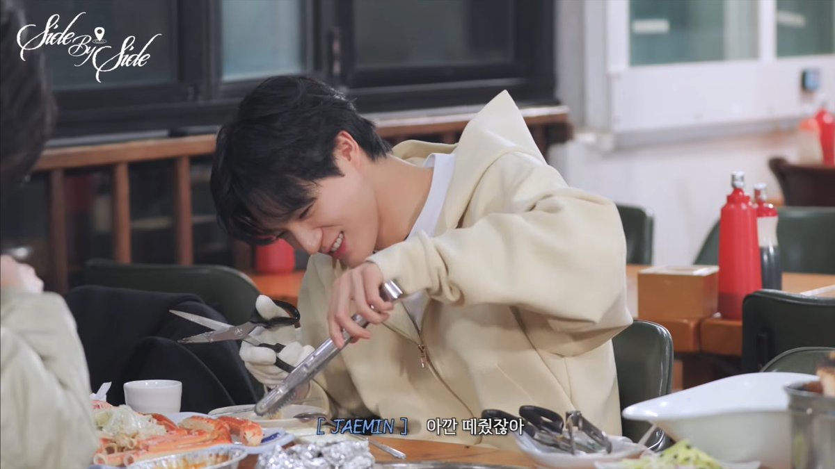 🐶 เอาอึ(หอย)ออกเองนะครับ
🐰 ทำไมเปลี่ยนไปอ่ะ
🐰 เมื่อกี๊ยังเอาออกให้อยู่เลย

ละดูโน่ยิ้มตอนแจมเล่นบทดราม่า 55555555555555555555555555555555555555555555555