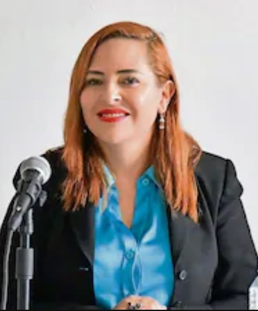 Los de Morena están robando a manos llenas.

¿Y el pueblo? 

Dormido y recibiendo limosnas.

👇

Alcaldesa de San Cristóbal, con riqueza inexplicable

"A la que “le gusta jugar con fuego” en Chiapas, nos platican, es a la alcaldesa de San Cristóbal de las Casas, Fabiola Ricci