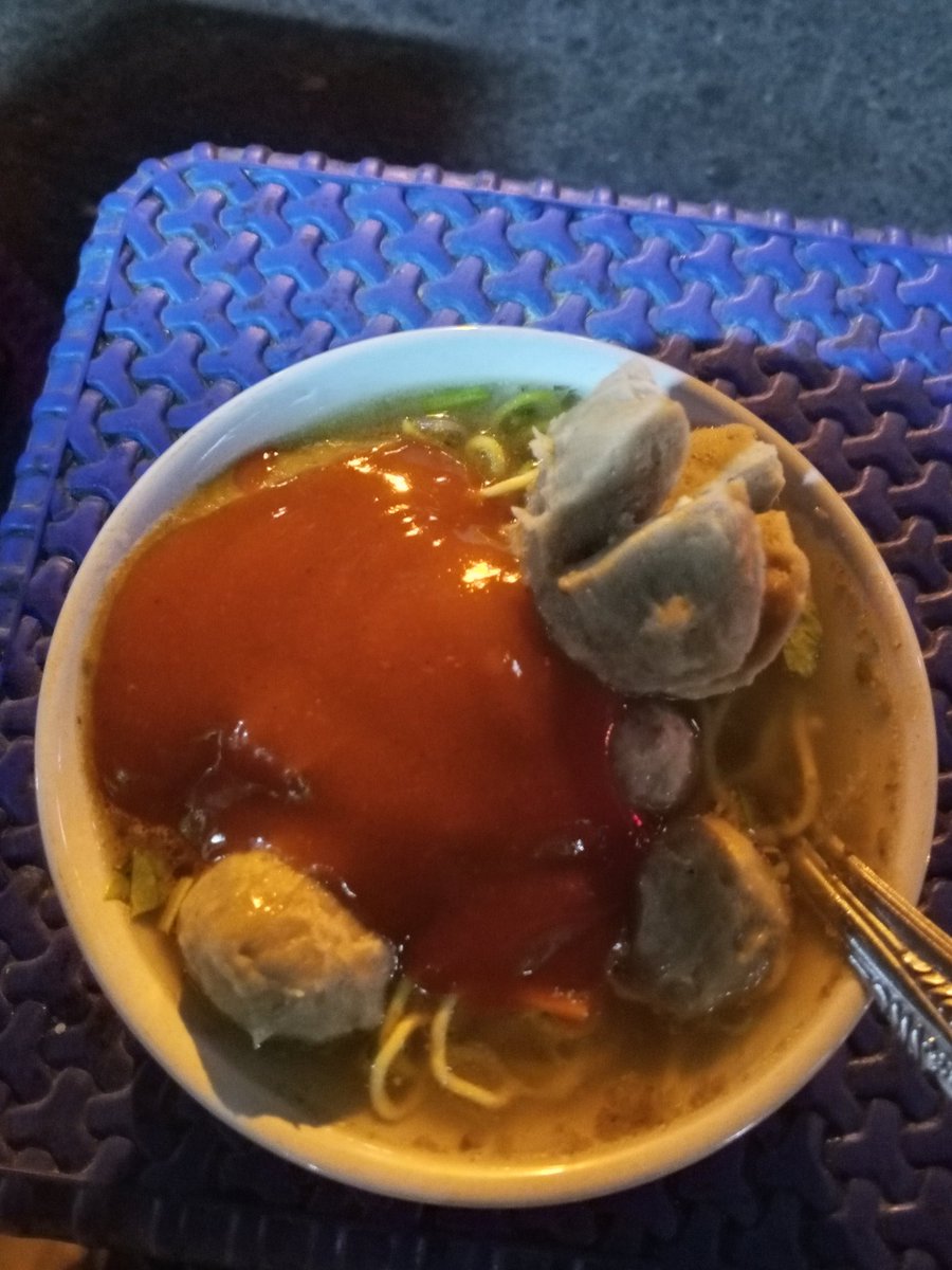 void47291836's tweet photo. Gapapa sendirian yg penting makan enak, drpd harus bareng sm orang yg omongan sm perbuatan ga sejalan bikin selera makan ilang. https://t.co/Mfy9s1lvUx