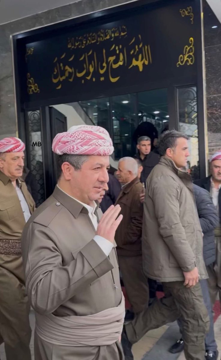 Hawrazgulpi's tweet photo. صورة اليوم للرئيس مسعود بارزاني ومسرور بارزاني رئيس وزراء كوردستان، أثناء مشاركتهما في مجلس عزاء أحد المواطنين في پیرمام. https://t.co/AT1hm8ot6l