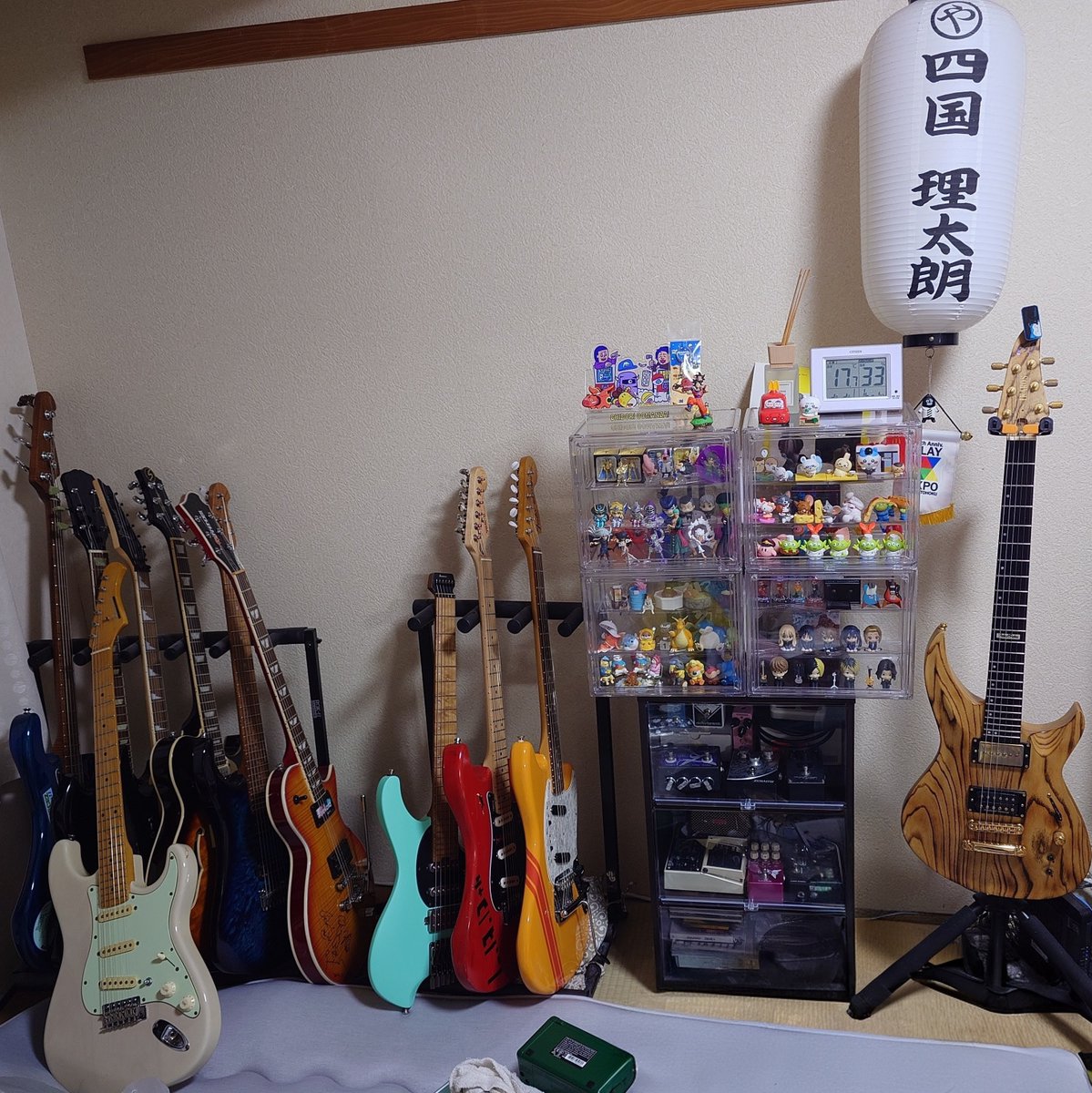 Sick_O_Chri's tweet photo. 固定ツ…ポストにしておこうと自己紹介。

お笑いとエレキギターが好きな下ネタラジオネームの人です。

永遠のメインが2012年完成のESPオーダー"IKAROS"。  

あとはBECKコユキリスペクトのFender Mustang、10代の頃からゆっくり改造を重ねた元LegendのST、IbanezヘッドレスQ54など。  #エレキギター https://t.co/HrN0ihR9aV