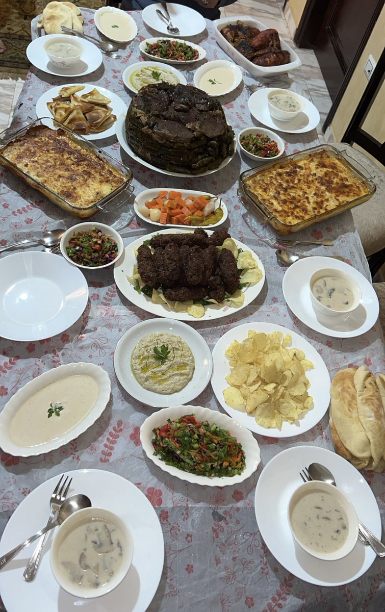 salmalbrahim's tweet photo. سفرة ١٥ رمضان عشان عازمة خطيبي بس 😂❤️ https://t.co/z5rqjpeGeF