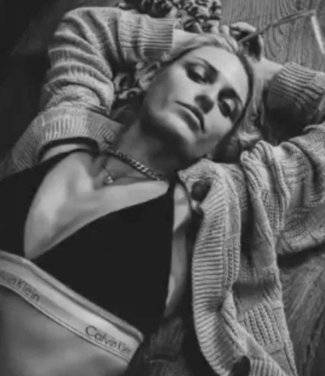 writtenbyemilyy's tweet photo. imagine Emily Armstrong x Calvin Klein https://t.co/mbeQsHT7XX