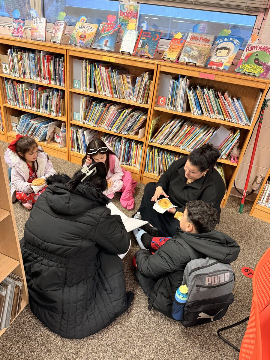 BirchcrestTiger's tweet photo. Thank you Birchcrest PTA for hosting Books and Donuts! #ReadAcrossAmerica #bctigers https://t.co/xQzzu0f09P