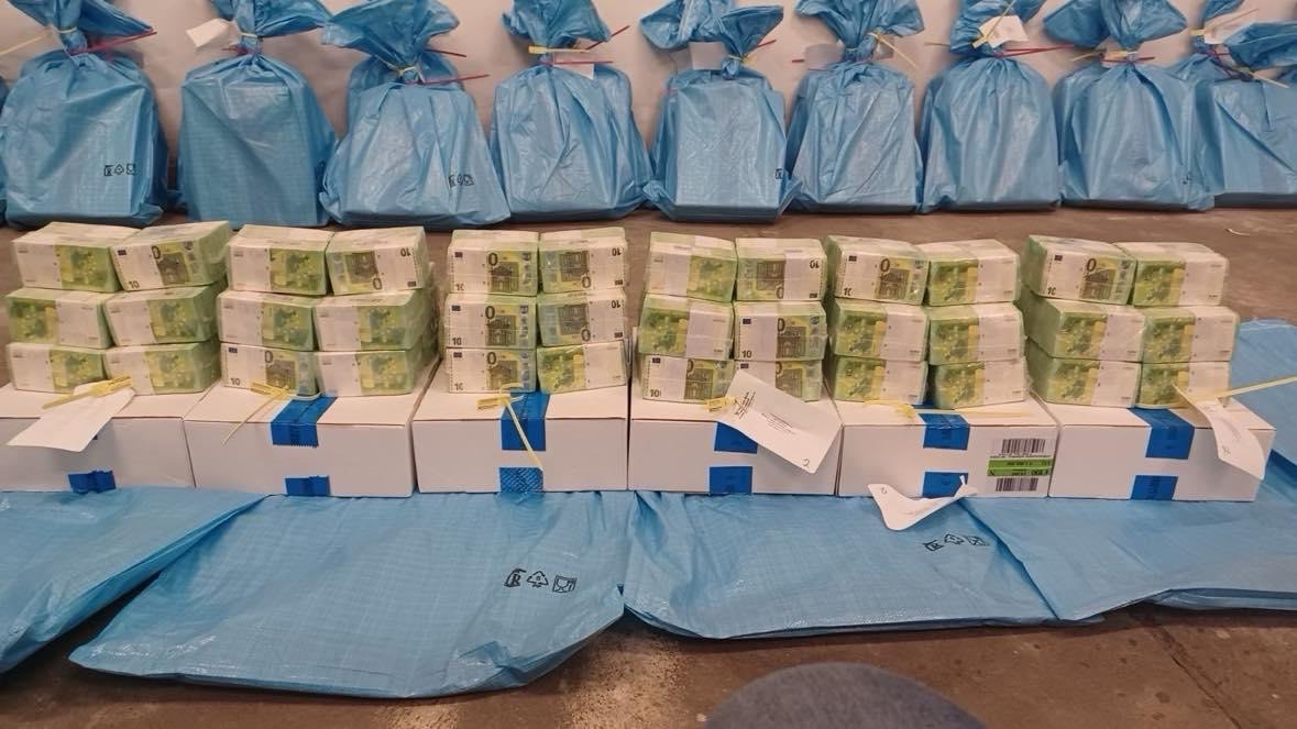 anatoliisharii's tweet photo. Eighty million in cash looks impressive. Part of it is my taxes in the EU. And yours. Who was this pile of money going to? Ursula, wouldn’t you like to tell us? https://t.co/uiSj00yOaP