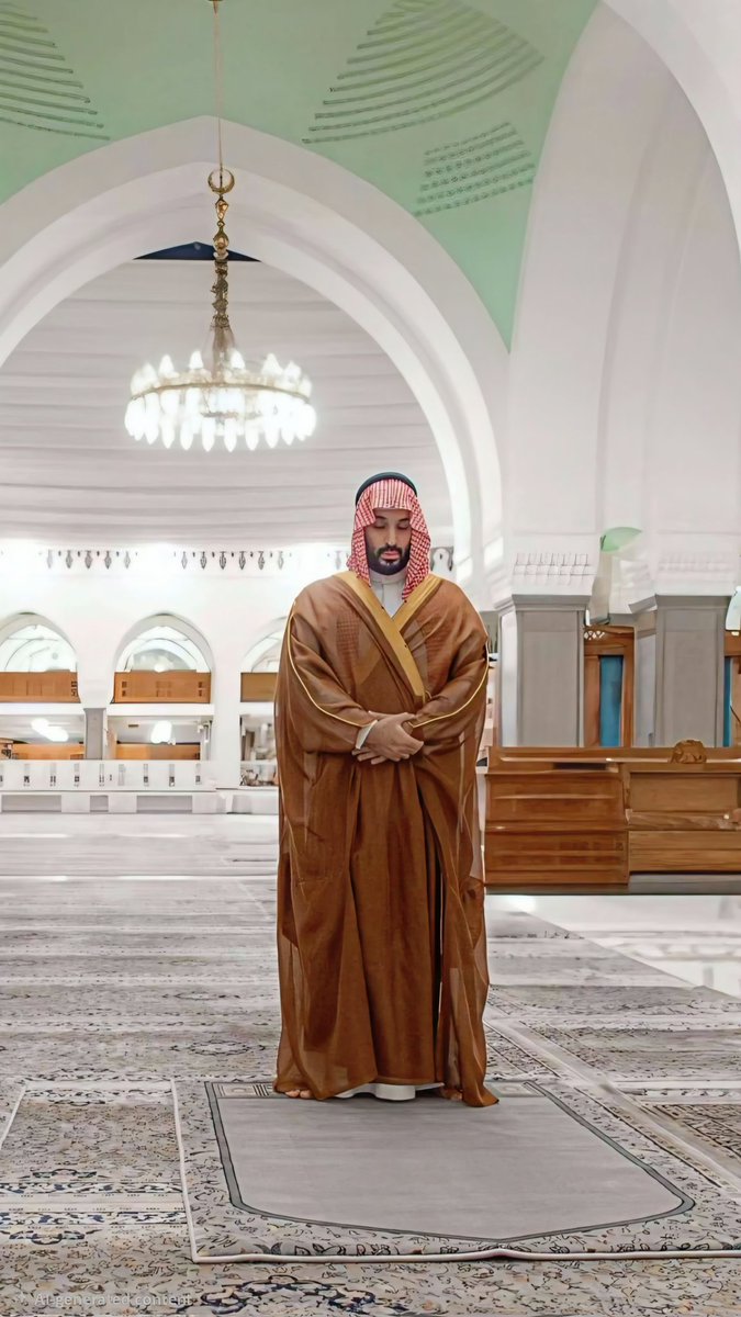 a0_1_0a's tweet photo. اللهم أمدّه بعونك وتأييدك
وألبسه ثوب الحكمة والرشد
واجعل له من لدنك سلطانا ونورا وبصيرة
اللهم اكفه شر الأعداء وكيد الكائدين
وأحط بلادنا بالأمن والعز والتمكين
واجعل ما يجري على يديه رفعة
للدين وعزا للوطن وصلاحا للعباد https://t.co/wC5WsWc93q