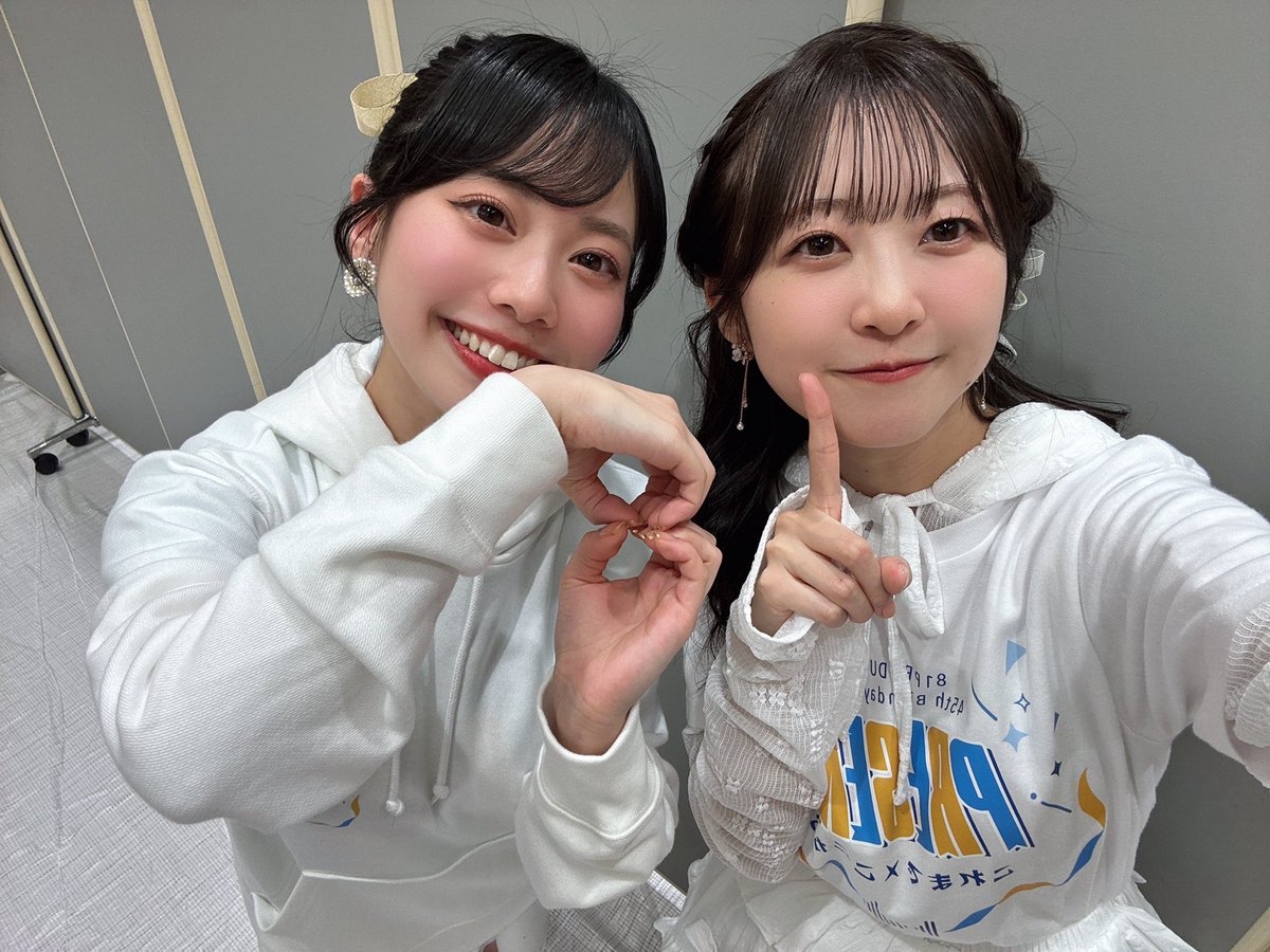 runa__sakurai's tweet photo. #81PRODUCE 45th Birthday LIVE 
先輩たちとのお写真②です📸 
前回に続いてお名前順に投稿しております!!

✿   仲咲　志織ちゃん

✿   二宮　愛理さん

✿   森川　真紗子さん

✿   山口　久玲愛ちゃん https://t.co/NY9NRUREJ0