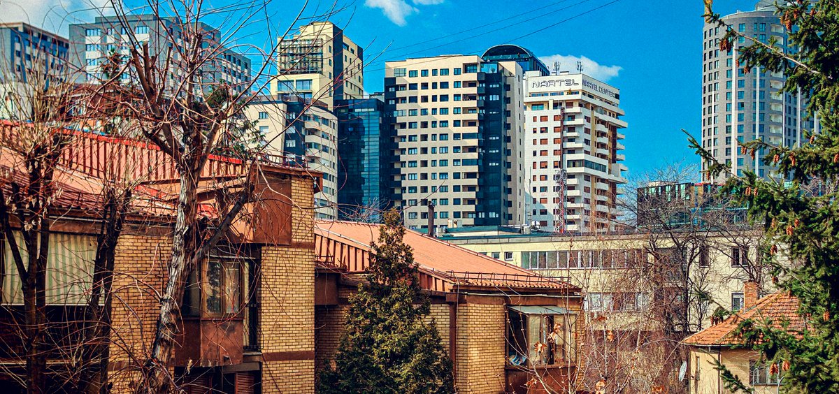 sot pak paqef me do antibiotike dhe kortikoid po e shfrytezoj ballkonin per reflektim

jeni te ftuar per ndonje negroni nese jeni imun