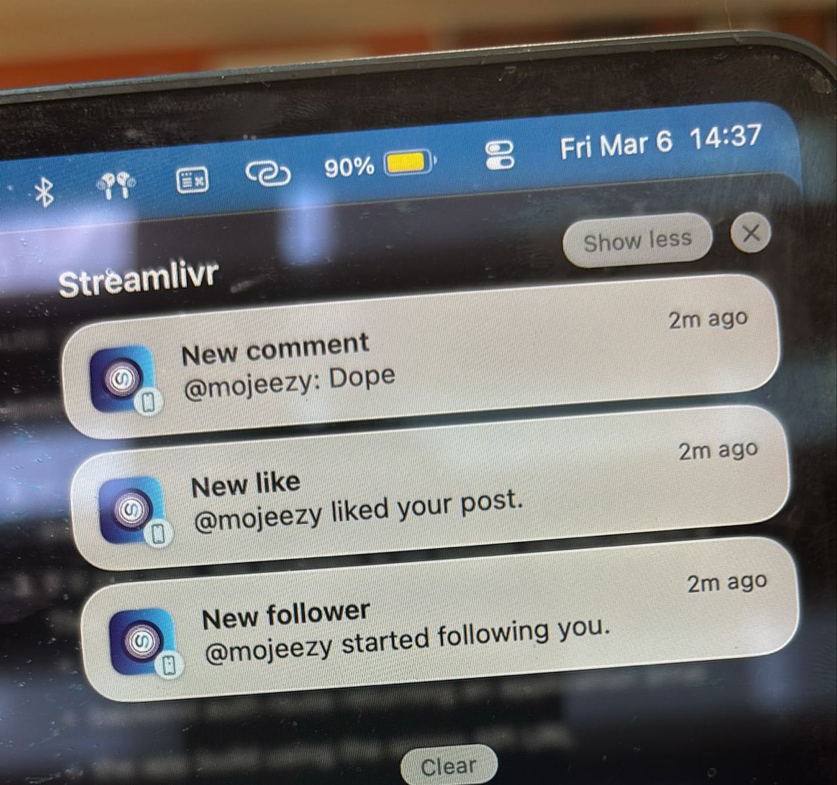 Streamlivr tweet media