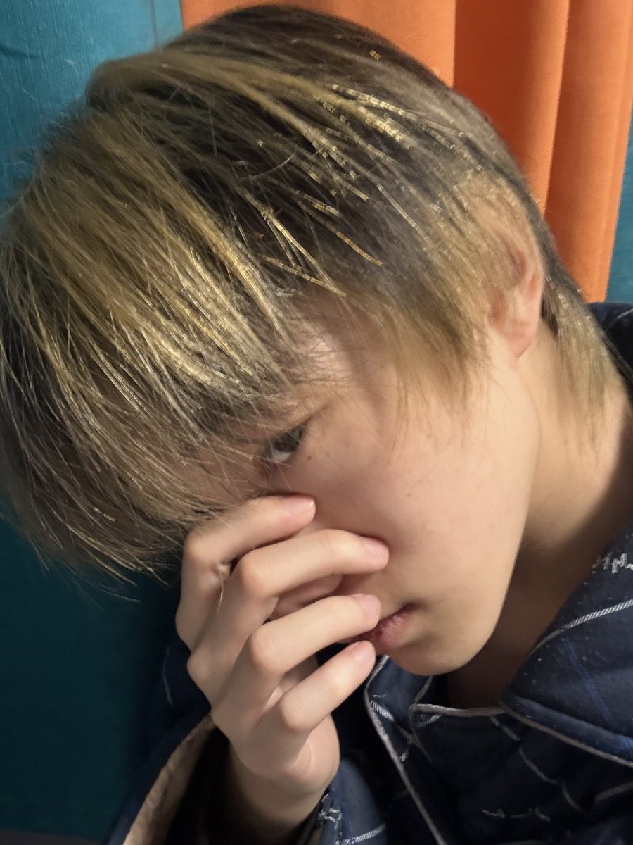 0807zhangry's tweet photo. 去年刚漂完的时候现在看好像非主流
#自拍 #原相机 #人类 #忧郁 https://t.co/OHJTEy4fGG