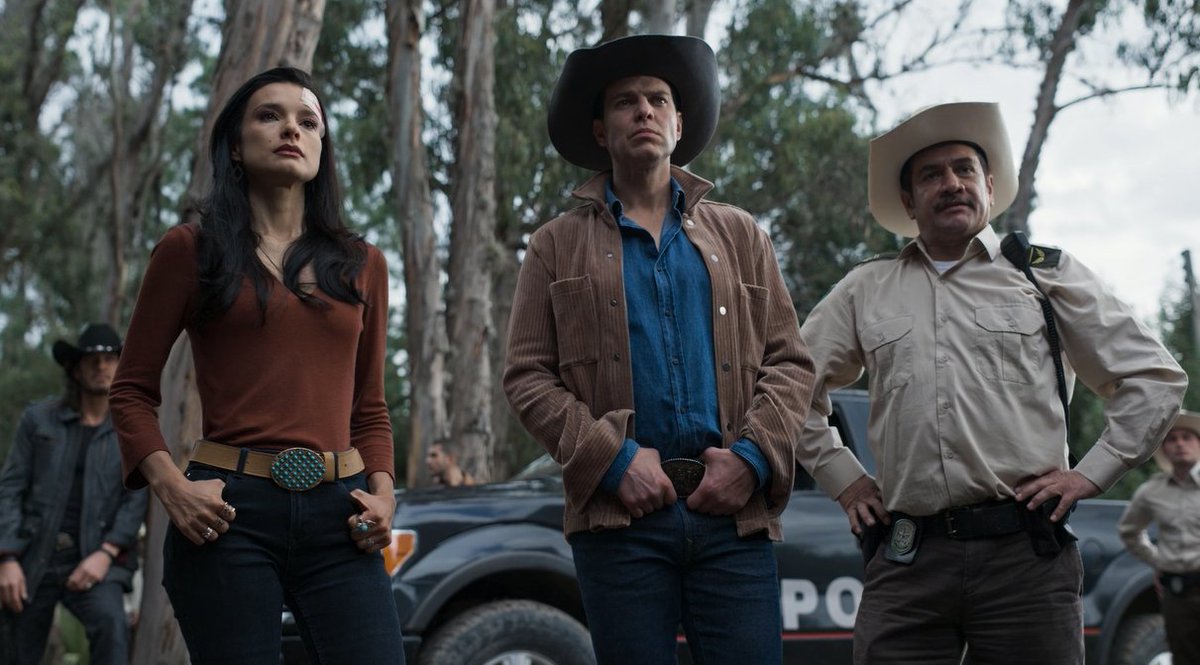 PasdeGavilanes's tweet photo. #PasiónDeGavilanes2 #PDG51 Romina se burla de Jimena delante de todos. https://t.co/LfJtNSbbdY
