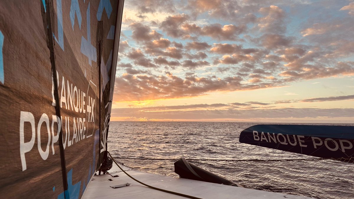 VoileBanquePop's tweet image. Comment bien conclure la semaine ? Avec les plus belles photos du Maxi Banque Populaire XI sur l’Atlantique 😎
 
🔙 Le retour de l’Ultim est prévu ce week-end à Lorient !

#PassionVoile