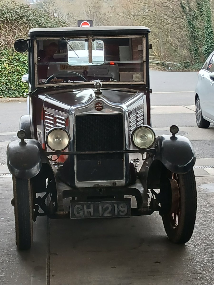 SussexTW's tweet image. Whilst filling up my work van with Diesel this morning I noticed this beautiful little car, asked the owner how much to fill it up he replied £11 #standard #Teignmouth #1930
