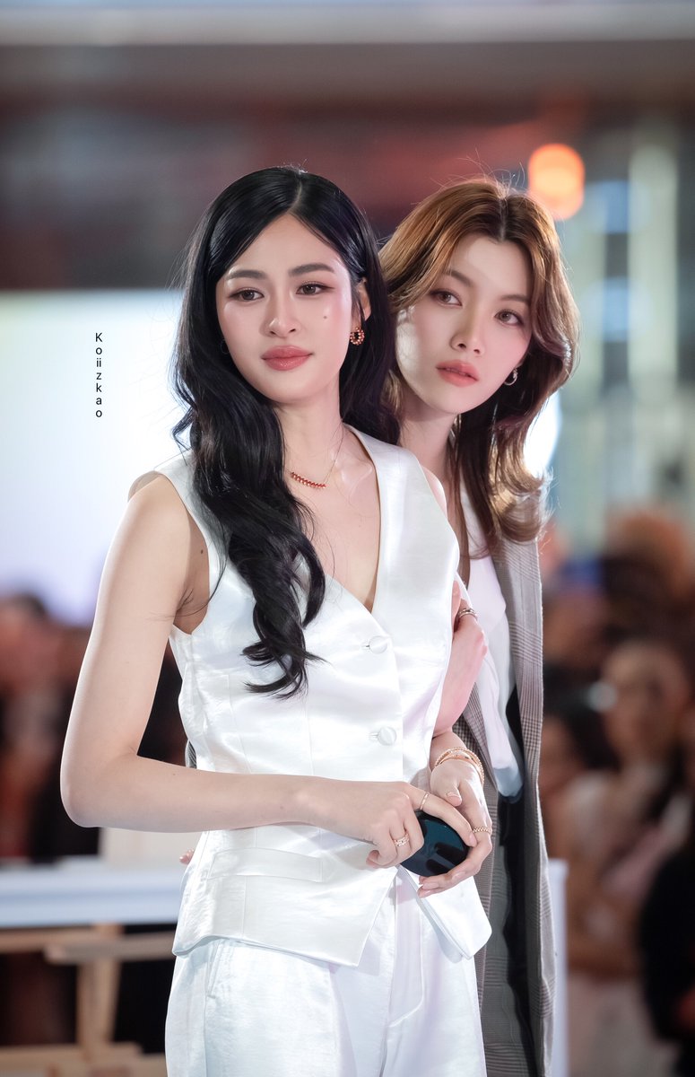 เจ้าที่แรง😂

#HERALoverWithLinglingKwong #OrmKornxCentralChidlom #CentralTheFashionDisruptorxLingOrm