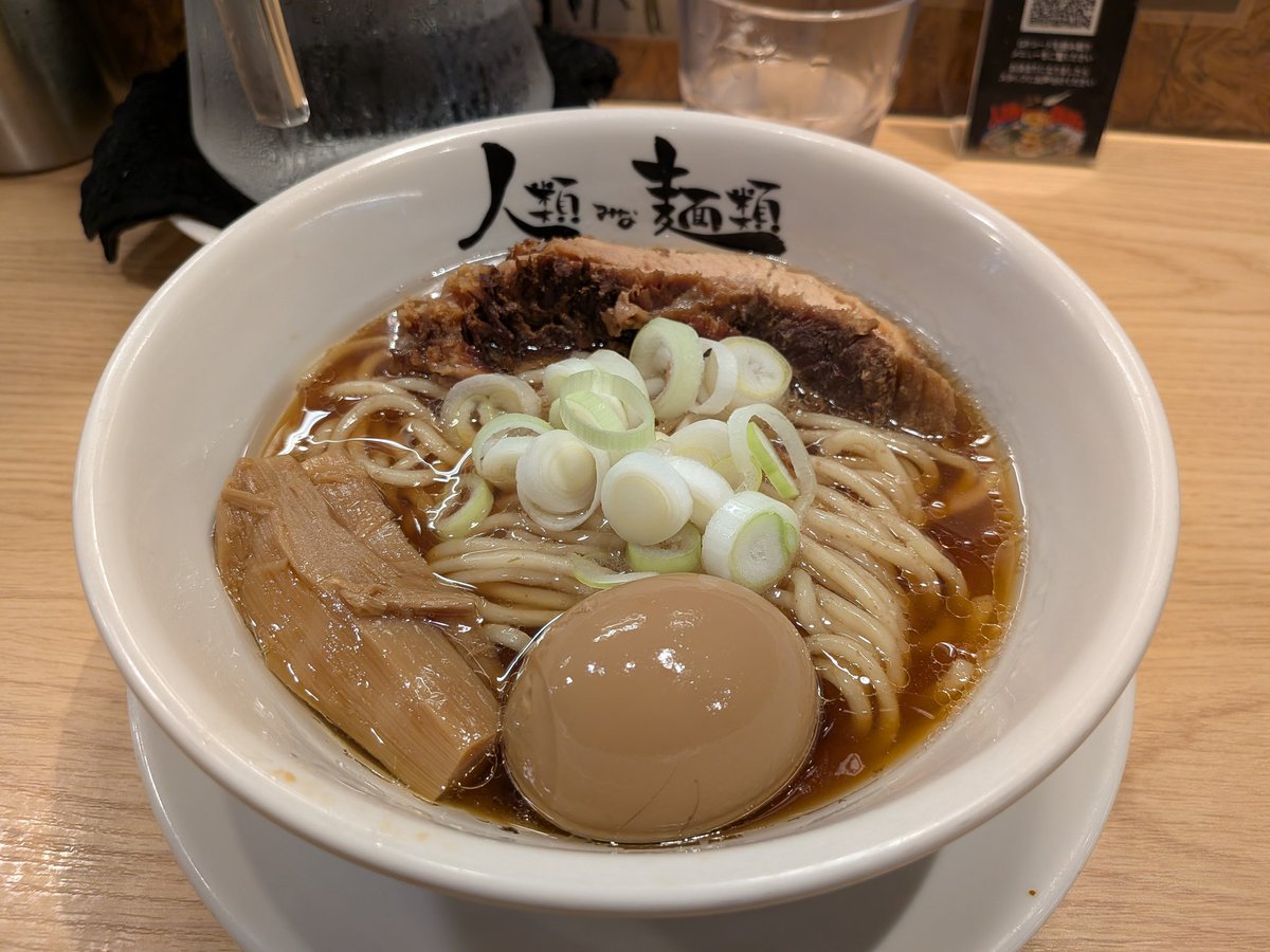 tabu_ekimemo's tweet photo. 弾丸で大阪出張行ってました

人類みな麺類が空いてたので
恵比寿より好きかな

帰り際、新大阪駅１階味の小路の端っこ磯八へ
上階は小綺麗だし、最近は新幹線改札内のだるまに寄ることが多いけど 、こっちは大阪来たなと感じるのがいい https://t.co/QMzUpWJk2C
