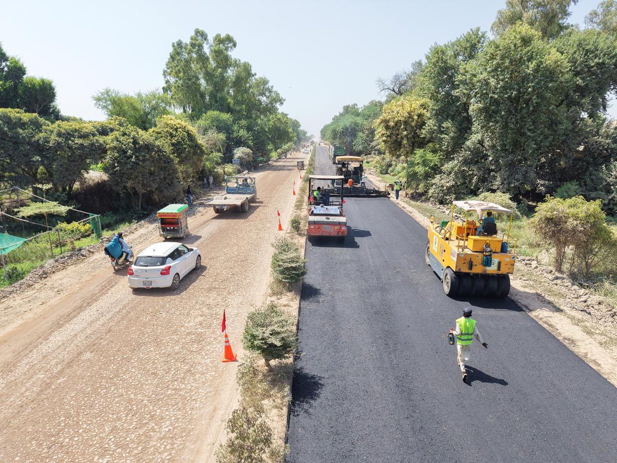cwdpunjab's tweet photo. #سڑکیں_بحال_پنجاب_خوشحال
Under Chief Minister Punjab @MaryamNSharif Roads Restoration Program, Construction of 𝗔𝗱𝗱𝗶𝘁𝗶𝗼𝗻𝗮𝗹 𝗖𝗮𝗿𝗿𝗶𝗮𝗴𝗲𝘄𝗮𝘆 𝗠𝘂𝗹𝘁𝗮𝗻 𝗩𝗲𝗵𝗮𝗿𝗶 𝗥𝗼𝗮𝗱 (𝗹𝗲𝗻𝗴𝘁𝗵 𝟗𝟑.𝟓𝟎 𝐤𝐦) in District #Vehari
#Roadsrestorationprogram #PunjabDevelopment #punjabprogress #BuildingRoads #Vehari #Multan