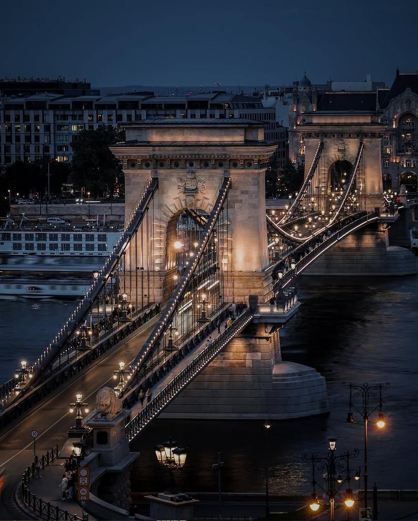 travelandchill1's tweet photo. Budapest Hungary https://t.co/QwvkefgEt9