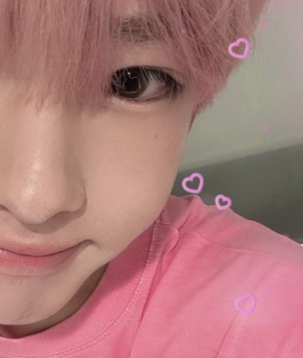 WISHlYOU's tweet photo. 사쿠 말랑 볼살 생존신고 https://t.co/YgSjRwUnbU