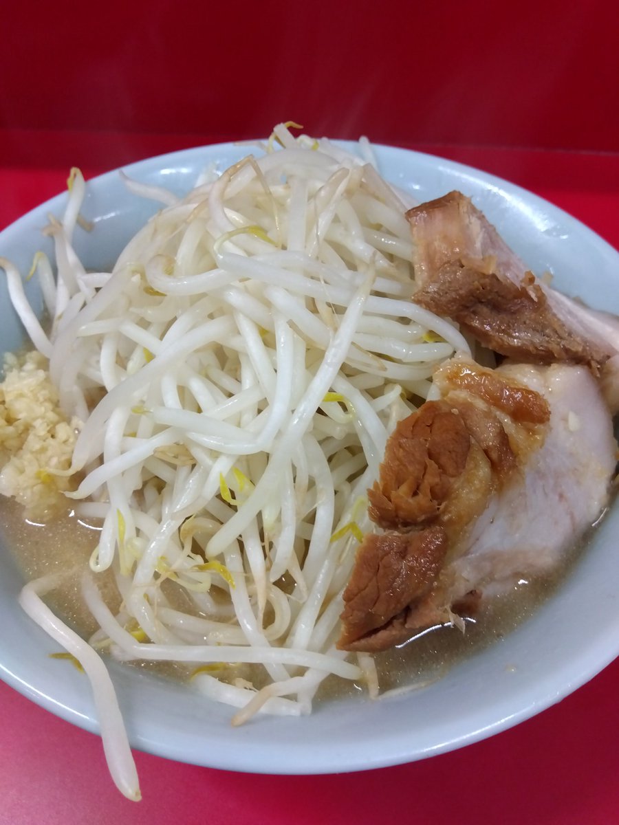 S71363733's tweet photo. 珍しく
ラーメン二郎歌舞伎町店
小ラーメン　ニンニク
あまりいい思い出なく、全くキャベツ無いので、雰囲気違う感じするが、スープ良く。
まぁ、アリな感じ。
ご馳走様でした！ https://t.co/yuRLnPYV1I