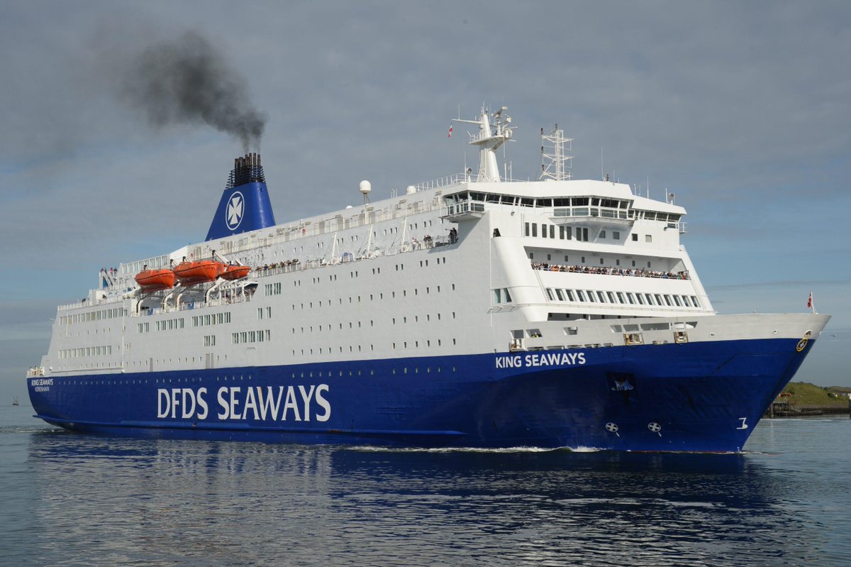 DFDS had trialled multiple blackout blind systems across its fleet, but continued to face issues with light leakage. Ziptrak® Interior from Solar Solve introduced a different approach. Read our case study to learn more: eu1.hubs.ly/H0spVTY0 #SolaSolv #Ziptrak #MarineInterior
