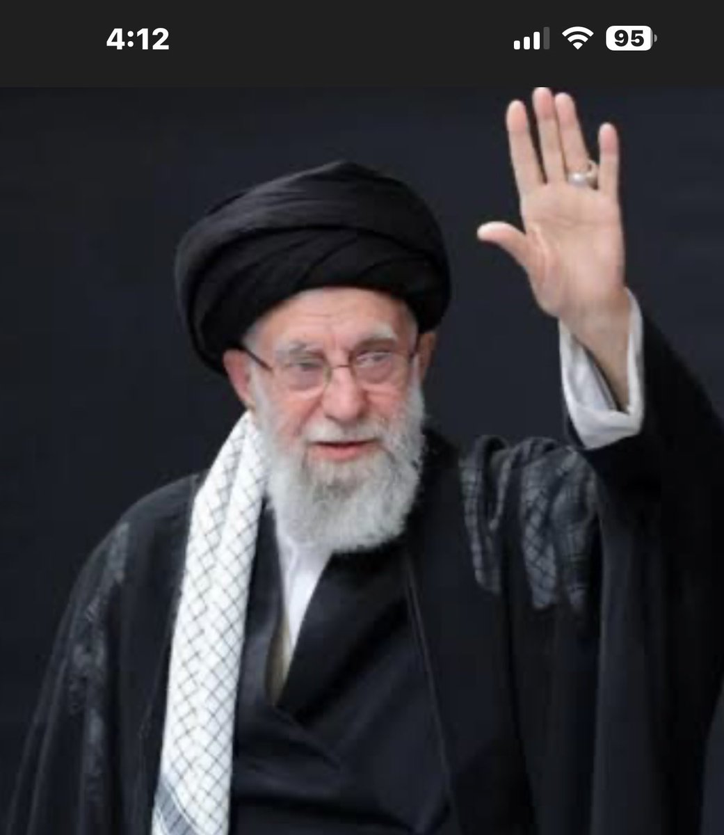 جس دھج سےکوئ مقتل کوچلا وہ شان سلامت رھتی ھے
یہ جان تو آنی جانی  ھے اس  جاں کی تو  کوئ  بات نہیں