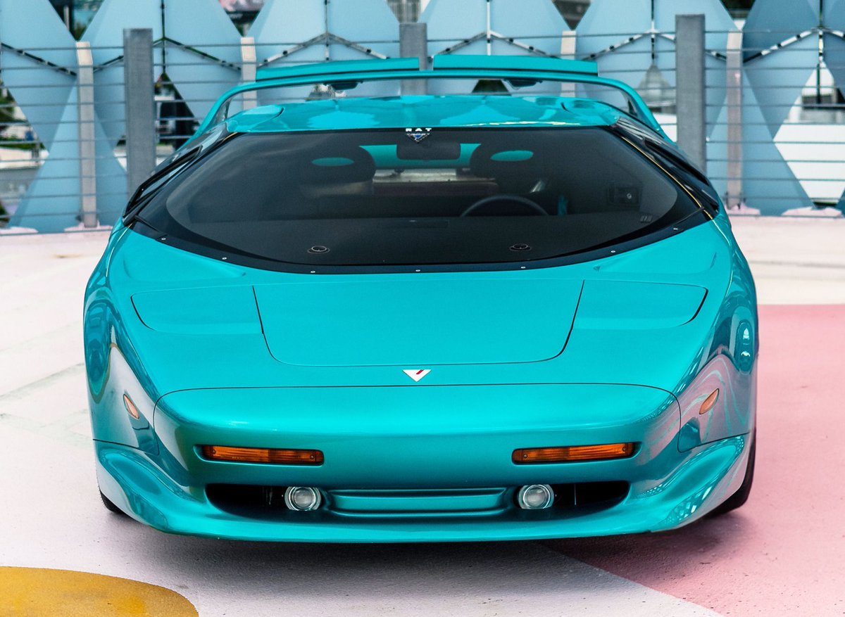 Retromania4ever's tweet image. 1992 #Vector AWX3 #Prototype.  Powered by a proprietary 7.0 litre DOHC V8 engine.