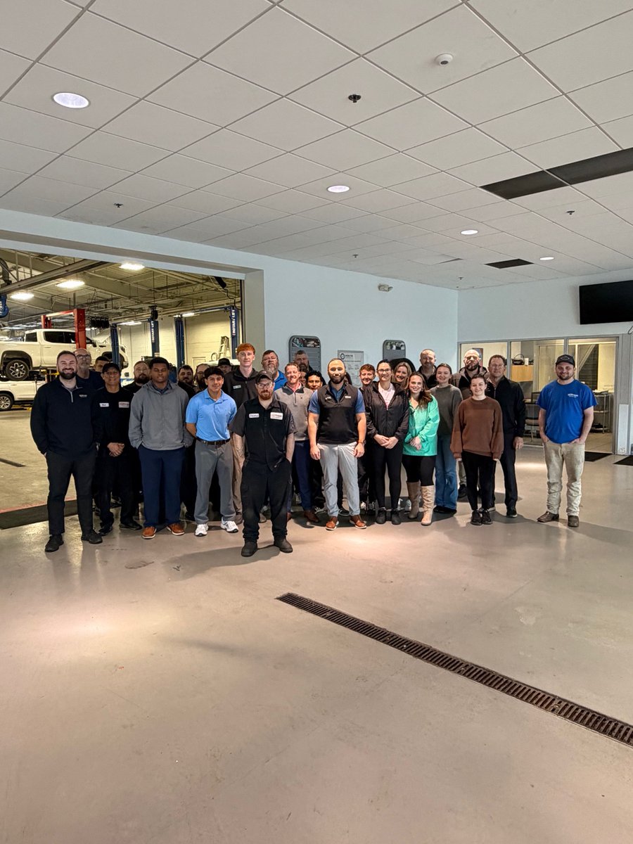 HuffmanChevyGMC's tweet photo. Driven by the best. ✨

Happy Employee Appreciation Day! This team is the engine that makes everything we do possible. We’re so grateful for your hard work and dedication! 🙌 #teamhuffman https://t.co/RpA8d7Qpc4