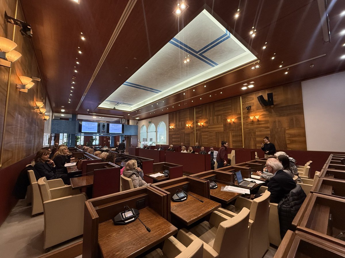 comunevenezia's tweet photo. 📄 Al Municipio di Mestre la presentazione dei service realizzati nel 2025 dagli Interclub di Mestre e Marghera, un momento di racconto e condivisione dell’impegno dei club di servizio a favore della città.

🔹 Nel corso dell’appuntamento sono state illustrate le numerose iniziative promosse nel 2025: progetti solidali, attività culturali e interventi a sostegno della comunità che testimoniano un impegno concreto al servizio del territorio.

🤝 Complessivamente i club riuniscono circa 300 soci, espressione di molte professioni e realtà cittadine, che mettono a disposizione tempo, competenze e risorse per rispondere ai bisogni della comunità e contribuire allo sviluppo sociale e culturale della città.

🔸 All’incontro erano presenti l’assessore alla Promozione del territorio @plmr543 e la presidente del Consiglio comunale  @lindagiovi, insieme ai rappresentanti dei club attivi nel territorio veneziano.