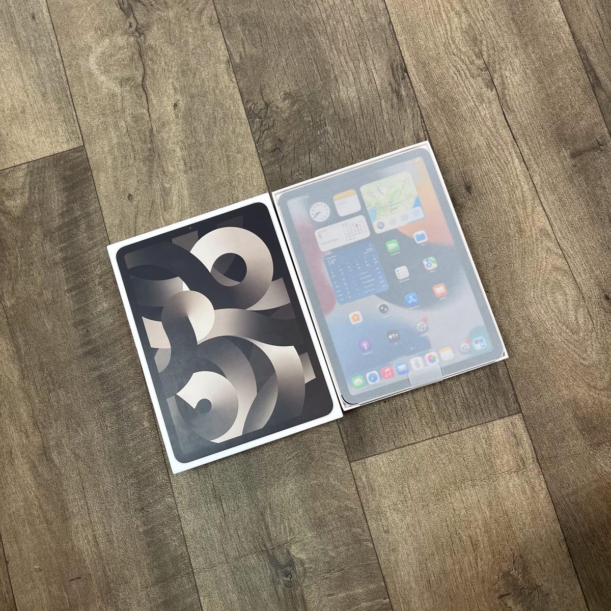 LaptopsArena's tweet photo. IPad Air M1 Chip 10.9″ (5th Gen) wifi + 5G 64GB SSD-Pink and Starlight
Kes 84,999.
• USB 3.1 Gen 2 Type-C Connector (10 Gb/s)
Call 0721763763
#ipad #ios #ipad5thgen #apple #laptopsarena https://t.co/FQgVKm1X8F