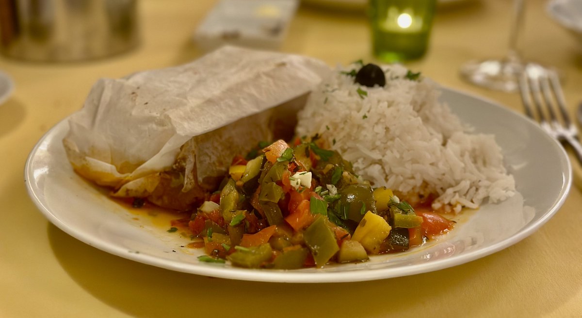 Annabaesle's tweet image. #Degenfisch #Espada in einer weiteren Variante … im Papier, mit Pesto Rosso.
Überaus aromatisch!
#Madeira

Könnte mich grad an den Tisch setzen!