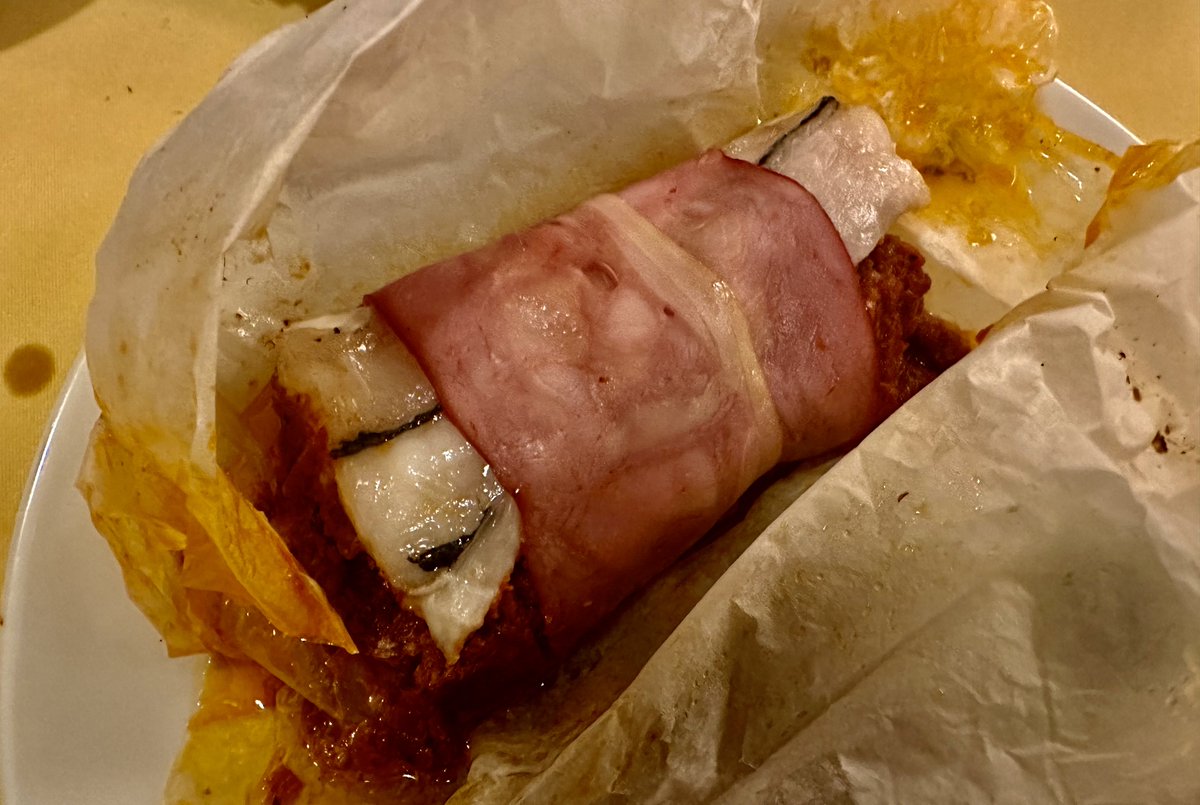 Annabaesle's tweet image. #Degenfisch #Espada in einer weiteren Variante … im Papier, mit Pesto Rosso.
Überaus aromatisch!
#Madeira

Könnte mich grad an den Tisch setzen!