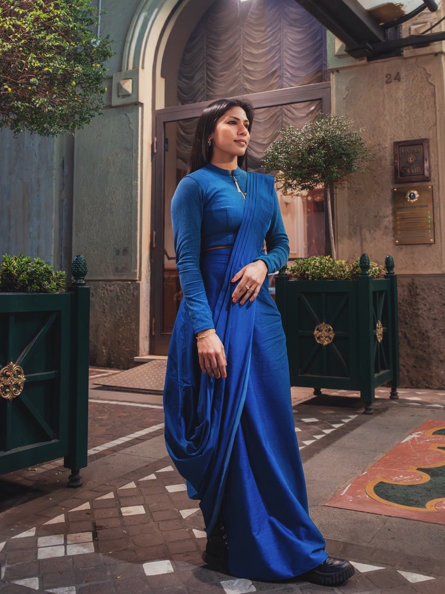 IamBhavaniDevi's tweet image. Blue is the color of the season.💙

#saree #denim #outfitoftheday #fashion