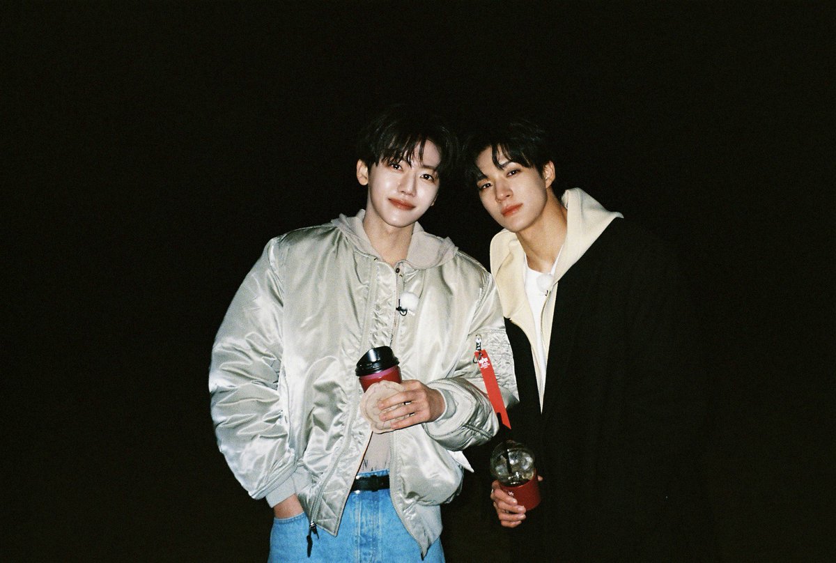 Side By Side

#SideBySide
#NCTJNJM #BOTHSIDES
#NCTJNJM_BOTHSIDES