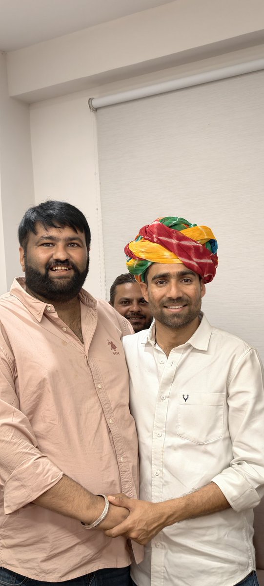 AbhishekSam2829's tweet photo. NSUI के नव नियुक्त  राष्ट्रीय अध्यक्ष बड़े भाई विनोद जाखड़ जी के राष्ट्रीय अध्यक्ष बनने के पश्चात प्रथम बार राजस्थान आगमन पर उनका हार्दिक स्वागत एवं अभिनंदन। 
@VinodJakharIN

अभिषेक सैमसन 
जिलाध्यक्ष NSUI अजमेर https://t.co/Z5qh5TNdTl