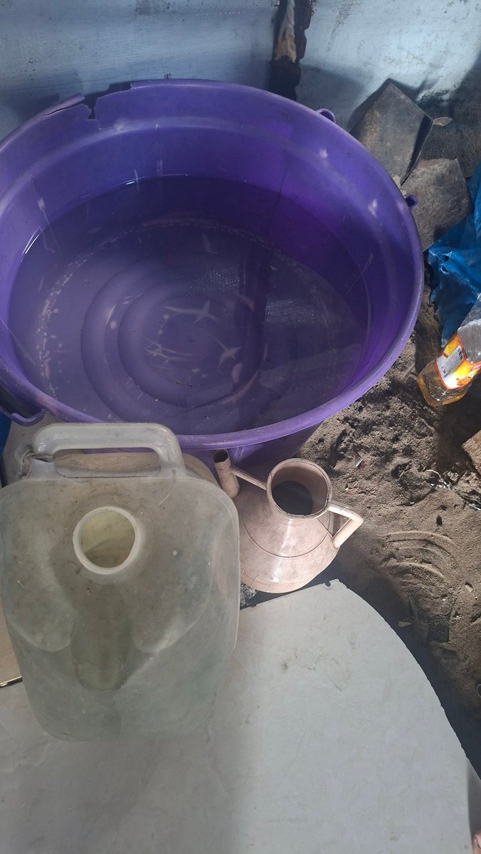We urgently need a water tank for my family. We have very little water and no way to store it. The cost is $200, which is a huge amount for us right now. Please help us if you can, even a small donation can make a difference 🙏💔
chuffed.org/project/130466…
<a href="/olivelacedpen/">a_thorn_in_the_throat🪂</a> 
<a href="/Kat_Zoe/">🇵🇸 family in pinned tweet!</a>