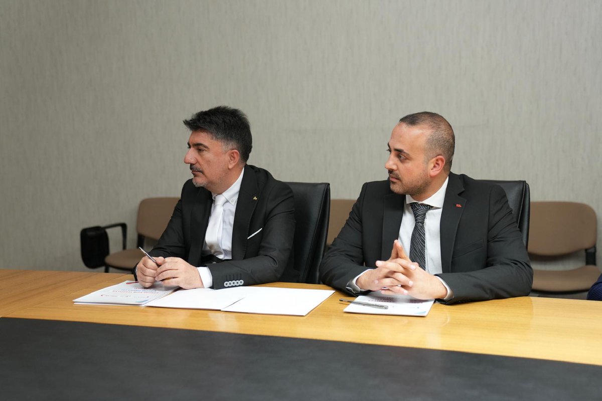 Sağlık Politikaları Başkanı Sayın Prof. Dr. Halit Yerebakan ile Hekim Birliği Sendikası Merkez Yönetim Kurulu olarak; sahada görev yapan hekimlerin karşı karşıya kaldığı güncel sorunları, uygulamadaki aksaklıkları ve çözüm önerilerimizi kapsamlı şekilde aktardık.  

Sağlık