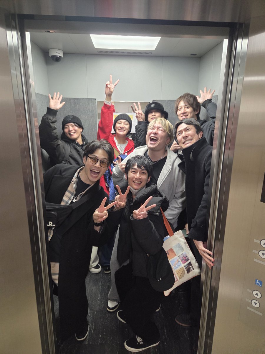 同窓会過ぎて正直楽屋で泣きそうになった🎾笑

#テニミュ
#ゲネプロ
#みんなありがとう