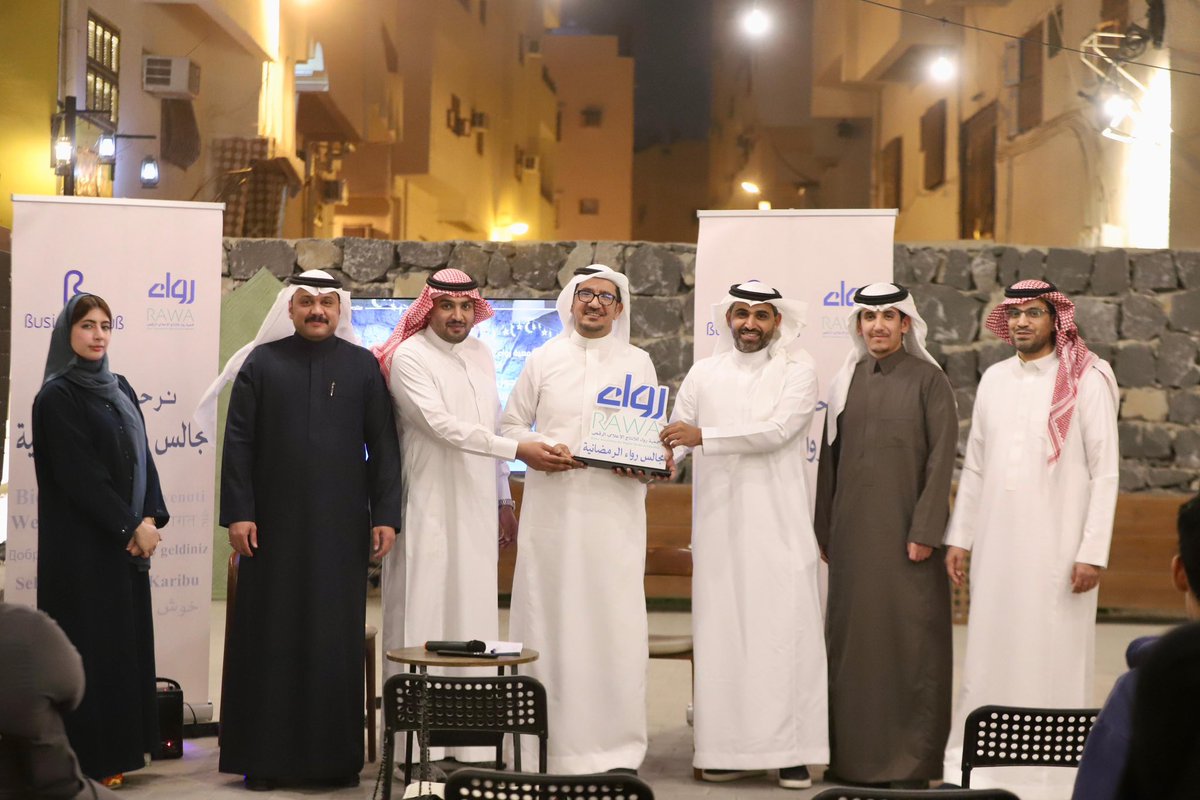 استضافت مجالس رواء الرمضانية، التي تنظمها جمعية #رواء_للإنتاج_الإعلامي الرقمي بالتعاون مع Business Hub بالمدينة المنورة مساء أمس الخميس، لقاءً حواريًا بعنوان: «حين تتحول الحرب إلى معركة روايات: كيف تُدار الاستراتيجية الاتصالية دوليًا؟».

وشارك في اللقاء الصحفي أحمد الديحاني مراسل