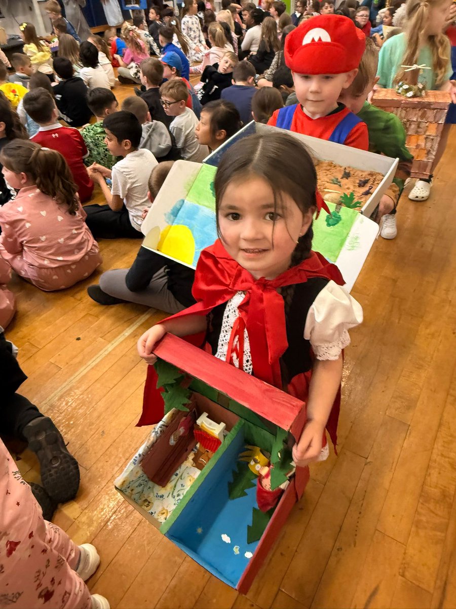 ThorpeBradford's tweet image. So many fantastic entries to our story in a box competition! Come to our library to see them when you are next at school. Well done to everyone who took part @CATAcademyTrust #CarltonCurriculum #WeLoveReading